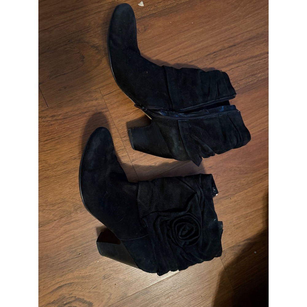 Vero Cuoio‎ Black Suede Rose Ankle Boots Women's Size 10.5 N Block Heel Side Zip